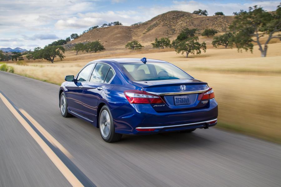  Honda Accord Hybrid 2016 года  (NA) (фото 22 из 41)